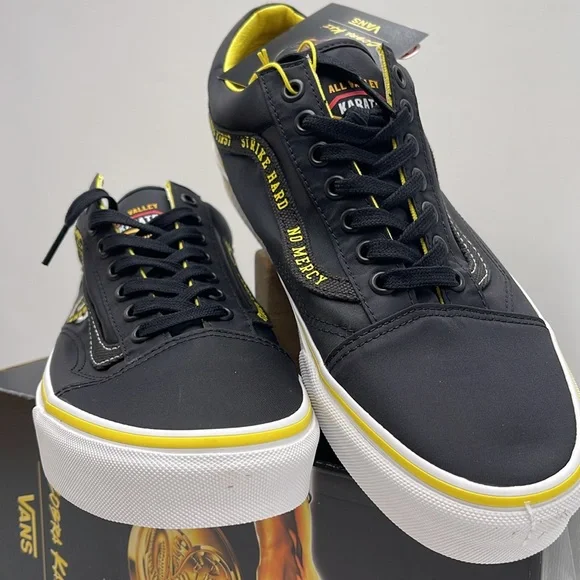Vans WMNS Old Skool
Cobra Kai Black/Yellow/White
VN0A3WKT05N
Sneakers - Picture 7 of 16